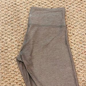 GREAT CONDITION lululemon cropped leggings 21”